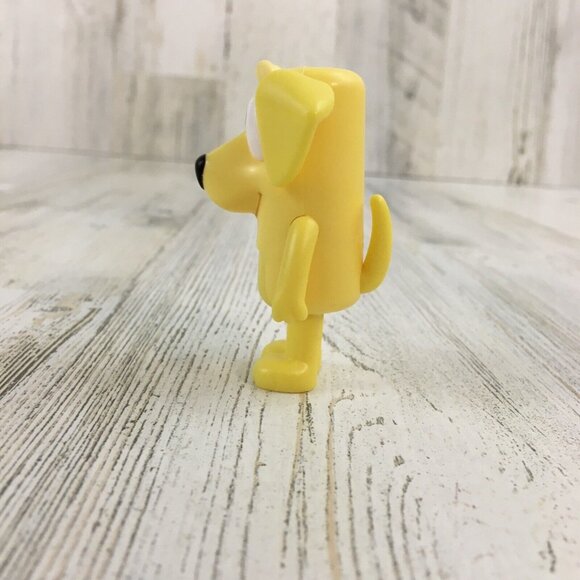 Bluey Friend LUCKY Yellow Lab Dog Replacement Figure Boy Blue NEW - Picture 3 of 6